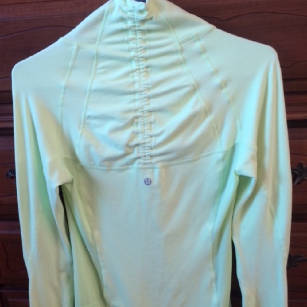 Lululemon - Picture 3 of 4